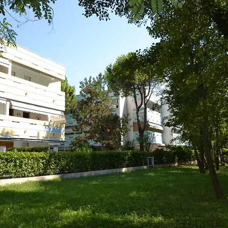 And Cozy Flat 100m From The - Beahost