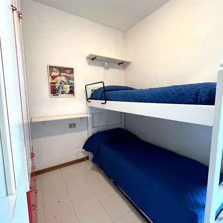 And Cozy Flat 100m From The - Beahost *