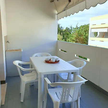 And Cozy Flat 100m From The - Beahost *