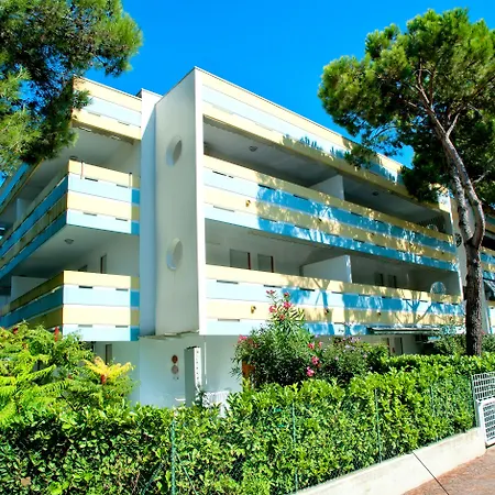 And Cozy Flat 100m From The - Beahost